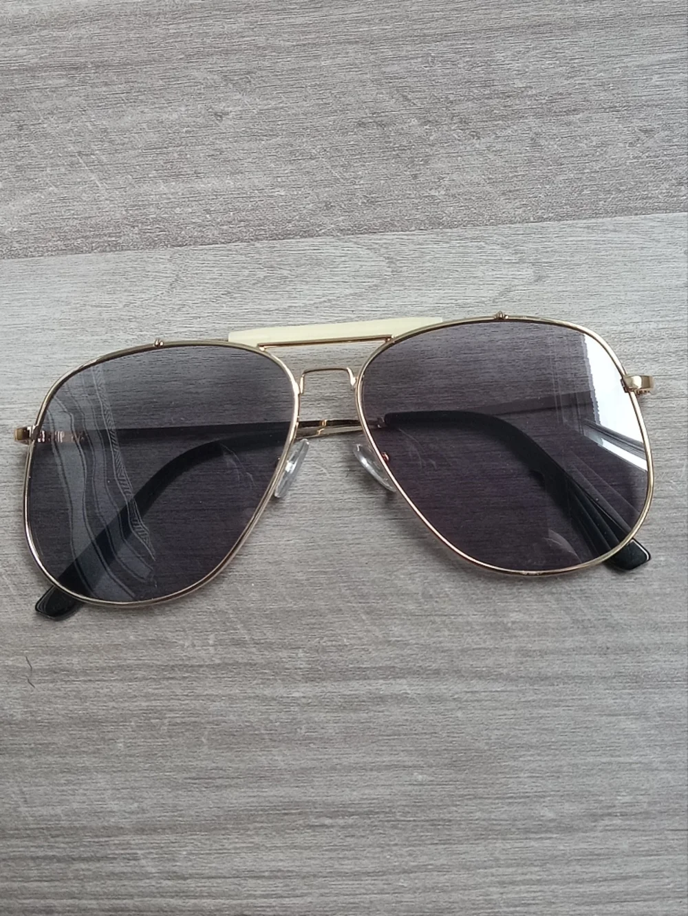 BRAND NEW NWT Aviator Gold Tone Frame Sunglasses
